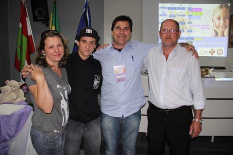 meu-pai-deixou-um-pedacinho-1 Rosa Maria, Angelo, Fernando e Antonio. Fernando está vivo graças a uma doação, feita há quatro anos. Os outros três optaram por doar os órgãos de Célio há dois meses