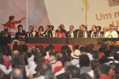 pt-proibe-aliancas-com-psdb-dem-e-pps-1 Com a restrição a siglas oposicionistas ao governo de Dilma Rousseff, o PT terá dificuldades em muitas cidades brasileiras, especialmente no sul do país onde o partido não é preferência.