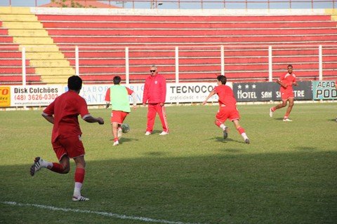 torcida-do-leao-esta-convocada-1 O técnico Joceli dos Santos tem muitos desfalques para o jogo de hoje. Mesmo assim, está otimista.