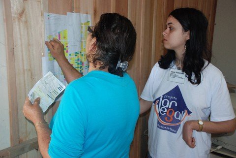 vistoria-esta-70-feita-1 Aqueles que já receberam a visita de membros da comissão devem fazer como a dona Maria Helena: levar os documentos solicitados até o Centro de Referência de Assistência Social (Cras) do Loteamento Camila para efetuar o registro do imóvel