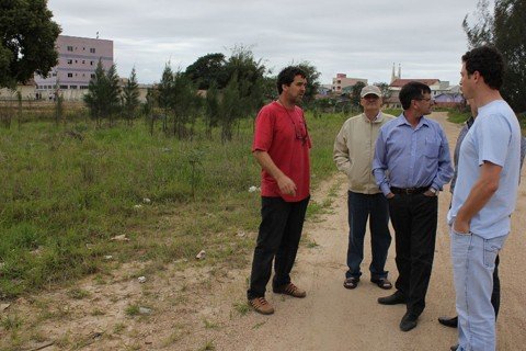 comunidades-ganharao-associacao-1 Uma visita foi feita ao local onde poderá ser erguida a sede da Associação Recreativa e Esportiva Morrotes-Dehon (Aremd), com salas de música e dança