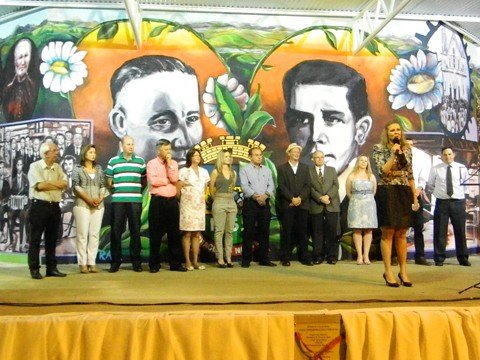 inauguracao-de-mural-marca-o-aniversario-de-braco-do-norte-1 Importantes personalidades do município foram lembradas no mural