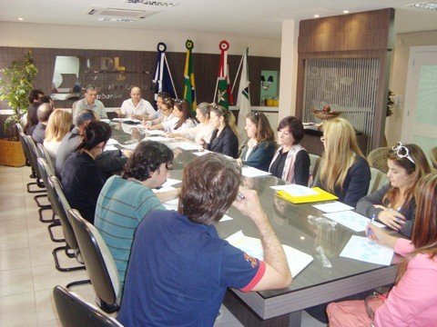 programacao-e-discutida-1 Cerca de 20 entidades, entre privadas e públicas, estão empenhadas em desenvolver o Natal Luz. A programação final será anunciada nos próximos dias