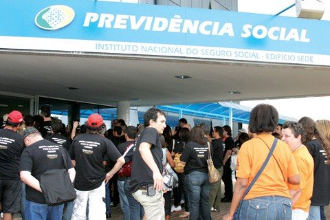 servidores-estudam-paralisacao-1 Servidores participaram de uma reunião em Brasília este mês para discutir a situação.