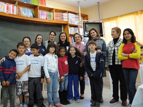 amanha-e-dia-d-da-ecologia-na-escola-1 Criado em 2010, o Pibid conta hoje com a participação de 126 universitários dos cursos de pedagogia, letras, matemática e biologia, que realizam atividades em 12 instituições de Tubarão, Imbituba, Braço do Norte, Jaguaruna e Araranguá