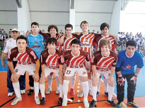 dehon-e-destaque-nas-competicoes-1 Equipes do Dehon vêm fazendo bonito no futebol e no futsal.