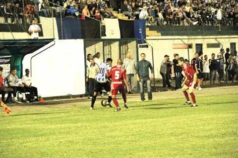 peixe-consegue-empate-e-segue-vivo-1 Jogando com o apoio da torcida, o Peixe buscou o empate.