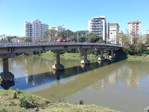 r-90-milhoes-garantidos-a-obra-1 O desassoreamento do Rio Tubarão é vital para prevenir novas catástrofes, como o trágico episódio de 1974, quando a cidade ficou praticamente debaixo d’água.