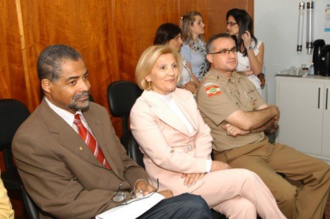 vereadores-conhecem-a-importancia-do-orgao-1 Além do major Livramento e do presidente do Conseg, Maurício das Silva, também esteve presente a representante da Adocon, Lucia Flávia Correia Garcia