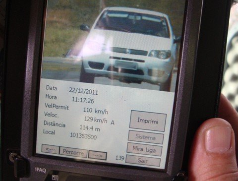 472-multas-em-6-horas-1 As imagens do radar mostram todos os dados dos veículos.