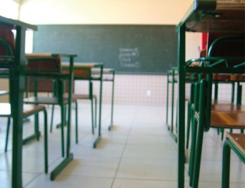 duvidas-quanto-ao-fim-do-ano-letivo-1 Pais estão preocupados com as frequências dos filhos nas salas da rede estadual. A greve atrasou o término das aulas