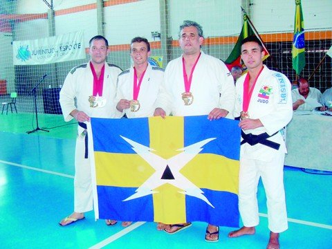 equipe-de-capivari-conquista-4-medalhas-1 Atletas defenderam as cores de Capivari de Baixo na competição
