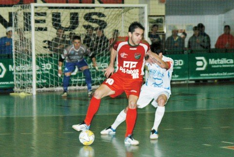 hf-unisul-fecha-com-edgar-1 Edgar (de vermelho) estava atuando no time de Ibirama.