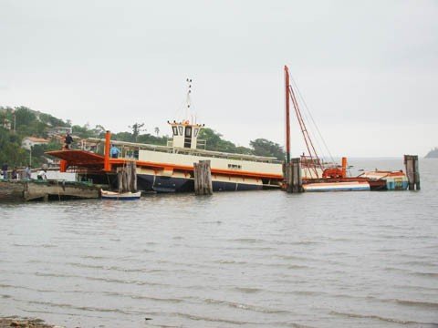operacao-inicia-este-mes-1 Ontem à tarde, a balsa foi colocada para flutuar na Lagoa de Imaruí. Na próxima semana, a última vistoria pela Capitania dos Portos de Laguna será feita