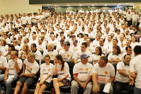 pracas-dos-bombeiros-e-policia-militar-decidem-pela-mobilizacao-1 Oitocentos praças dos bombeiros e da Polícia Militar participaram ontem da assembleia.
