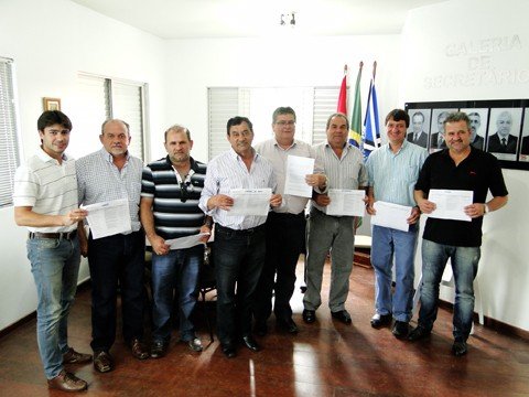 regiao-fecha-o-ano-com-r-98-milhoes-investidos-1 Prefeitos reuniram-se com o secretário de desenvolvimento regional Haroldo Silva para avaliar os investimentos feitos na região