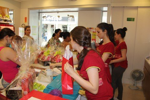 ultima-oportunidade-para-comprar-presente-1 As filas começaram a se formar nas lojas no começo da semana