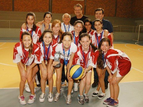 forum-tecnico-do-jetuba-ocorrera-em-maio-1 A equipe de basquete do Colégio São José ganhou o ouro no Jetuba 2011.