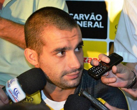 romero-e-apresentado-no-tigre-1 Romero espera atuar na estreia do Catarinense.