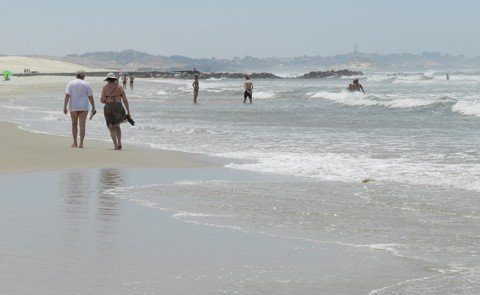 ainda-da-praia-1 Perfil do turista na região muda nesta época: a terceira idade e os casais jovens e sem filhos são a maioria. Hotéis registram até 55% de lotação até o começo de abril, quando começa a baixa temporada.