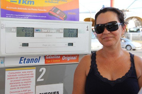 precos-vao-subir-1 A professora Sandra mora em Tubarão leciona em Laguna e precisa do carro para trabalhar. Ela gasta por mês R$ 300,00 em combustível