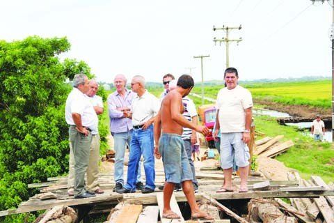 reforma-prevista-ate-sexta-1 Lideranças políticas visitam obras de reforma na ponte de Congonhas