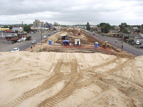ritmo-das-obras-normaliza-1 No lote 29, entre Araranguá a Sombrio, o consórcio Construcap-Ferreira Guedes-MAC Engenharia volta a atuar na edificação de obras-de-arte especiais. Crédito: Muriel Albonico/Esga-Dnit/Notisul.