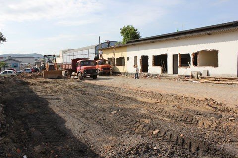 agora-sim-a-ordem-de-servico-1 Terreno onde a UPA 24 horas será construída foi limpo no ano passado. A expectativa é que o prédio fique pronto até dezembro  -  Fotos: Fotos: Prefeitura de Tubarão/Divulgação/Notisul