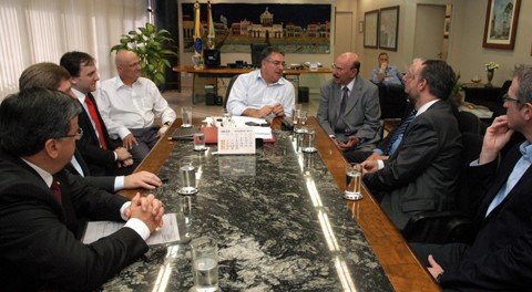 empresa-chega-em-agosto-1 Em reunião entre governo do estado, município e representantes de multinacional italiana, foi anunciada a vinda de engenheiros para a Tubarão nos próximos meses