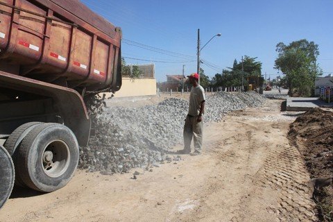 mais-ruas-sao-pavimentadas-1 As duas ruas são preparadas para receber o asfalto. Obra termina em breve - Foto:Cristiano Soares/Prefeitura Tubarão/Notisul