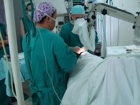 primeiro-transplante-e-realizado-1 O paciente José Caetano Neto, 55 anos, morador da Vila Vitória, foi o beneficiado. A cirurgia foi feita sábado e ele recupera-se bem