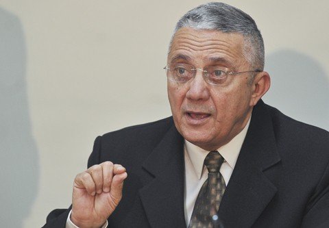 reuniao-e-hoje-1 Diretor geral do Departamento Nacional de Infraestrutura em Transportes (Dnit), general Jorge Fraxe, reúne-se hoje com a equipe da superintendência catarinense do órgão para dar sequência a realização da segunda fase da duplicação. Foto: Antonio Cruz/ABr.