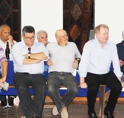 stupp-nao-nega-nem-descarta-candidatura-1 Em reunião ontem à noite, membros e lideranças do PSDB de Tubarão esperavam ter a confirmação de Carlos Stüpp como candidato às eleições deste ano