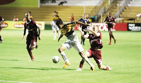 tigre-larga-bem-no-returno-1 Lucca foi o destaque do jogo, com dois gols - Foto: Lucas Colombo/Jornal da Manhã/Notisul