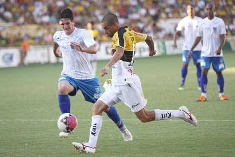 tigre-perde-em-casa-para-o-avai-1 O Criciúma criou mais, porém não conseguiu sair de campo com a vitória. Foto: Ulisses Job/Jornal da Manhã/Notisul.