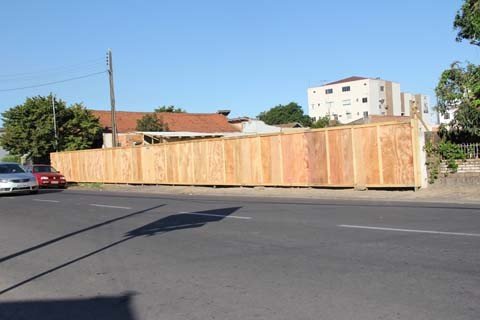 canteiro-de-obras-esta-pronto-1 O canteiro de obras e o almoxarifado para a construção da UPA 24 horas, que será edificada na rua Januário Alves Garcia, já estão prontos. Ao todo, o local terá seis leitos, com possibilidade de ampliação para oito