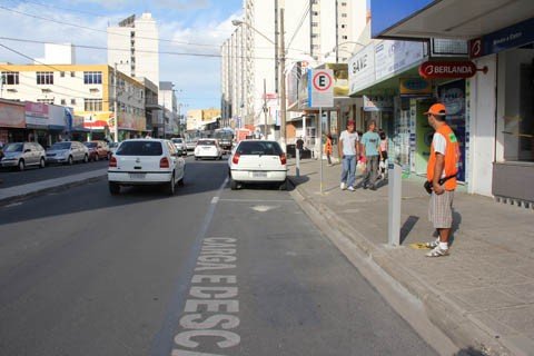 cobranca-inicia-na-proxima-semana-1 Motoristas devem estar munidos do cartão para deixar os veículos nas vagas da avenida Marcolino Martins Cabral, por exemplo