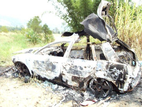 corpo-carbonizado-e-encontrado-1 Os familiares procuravam Edson desde terça-feira. Seu corpo foi localizado ontem, em Imaruí, dentro do porta-malas do veículo. Foto: Polícia Militar de Imbituba/Divulgação/Notisul