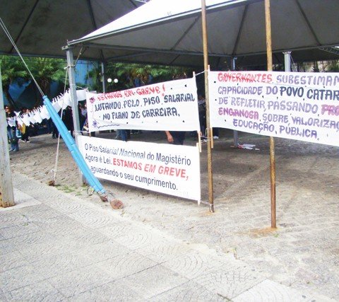 governo-deve-apresentar-uma-proposta-hoje-1 No ano passado, os professores decidiram por paralisar as atividades na luta pelo pagamento do piso