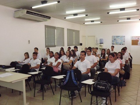 jovens-iniciam-curso-para-atuar-na-pm-1 No fim do curso, os jovens estarão aptos para trabalhar nas centrais regionais de emergências. Foto: PM-Tubarão/Divulgação/Notisul