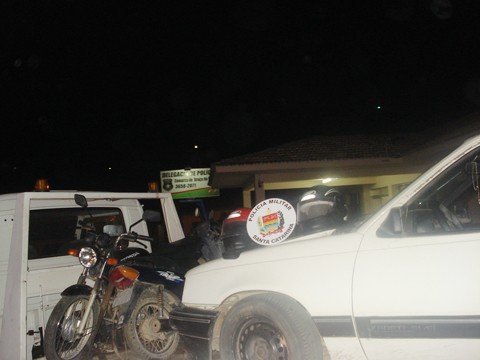 quadrilha-e-presa-em-flagrante-1 O Kadet foi apreendido e as motocicletas devolvidas aos proprietários. Uma delas foi furtada na quinta-feira, no bairro São Basílio, no estacionamento de um mercado. Foto: Polícia Militar de Braço do Norte/Divulgação/Notisul
