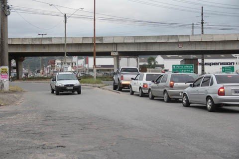 sinalizacao-e-alterada-1 Com a mudança, o motorista que trafegar no sentido Humaitá/SC-438, por exemplo, terá acesso livre para cruzar a rua Deputado Olices Pedra de Caldas