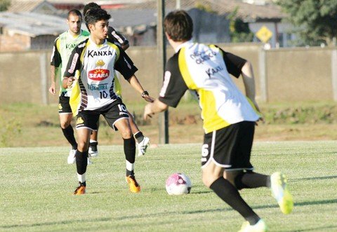 tigre-busca-a-classificacao-1 Lucca (esquerda) é presença certa no jogo de domingo.