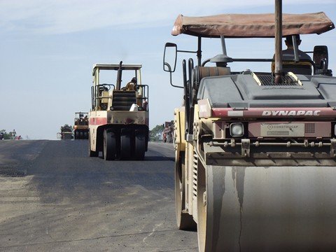trabalhos-serao-paralisados-1 No lote 25, entre Capivari de Baixo e Laguna, os serviços de duplicação seguem até esta quinta-feira. No momento, oito frentes de trabalho atuam na extensão de 22 quilômetros
