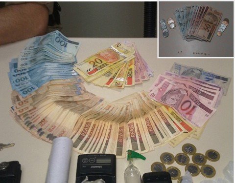 traficantes-e-ladroes-sao-presos-1 Em uma casa, foram encontrados R$ 5.620,00, lança-perfume e droga - Fotos: Polícia Militar de Imbituba/Notisul