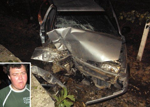 caroneiro-morre-apos-carro-bater-em-portal-1 O acidente ocorreu no portal existente na divisa de Lauro Müller com Orleans. Adriano Vieira, 24 anos, faleceu minutos após chegar no hospital. Foto: Sul InFoco/Divulgação/Notisul