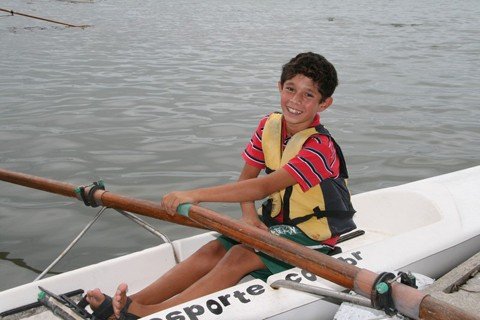 criancas-e-adolescentes-participam-de-projeto-1 Diego sonha ter o seu próprio remo