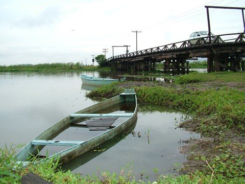 e-a-vencedora-e-1 A ponte de concreto será construída ao lado da atual, que deverá ser mantida. A previsão é que os trabalhos iniciem ainda neste mês - Foto: