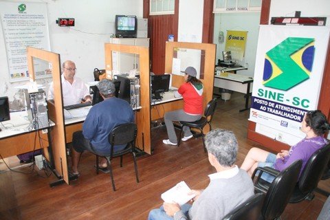 mais-de-80-cadastros-em-um-dia-1 Movimento no posto do Sine de Laguna triplicou com a confirmação do início da obra. Ontem, até o fim da tarde, já tinham sido cadastrados 82 trabalhadores - Foto:Prefeitura de Laguna/Divulgação/Notisul