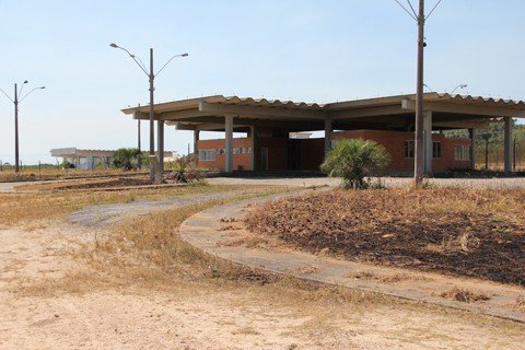 meta-agora-e-a-concessao-1 Hoje, a ZPE de Imbituba é assim, uma estrutura sem utilidade próxima ao porto